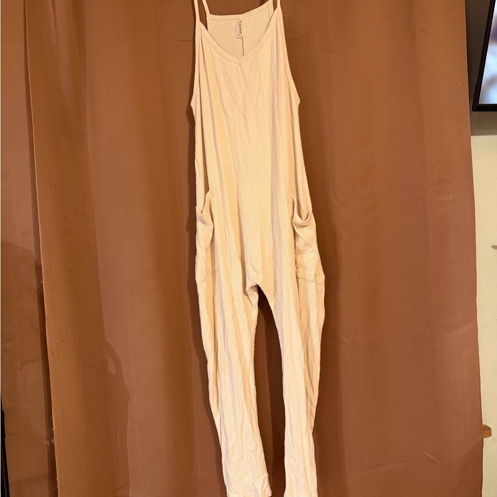 Cream Ribbed Women's Sleeveless Jumpsuit with Side Pockets
